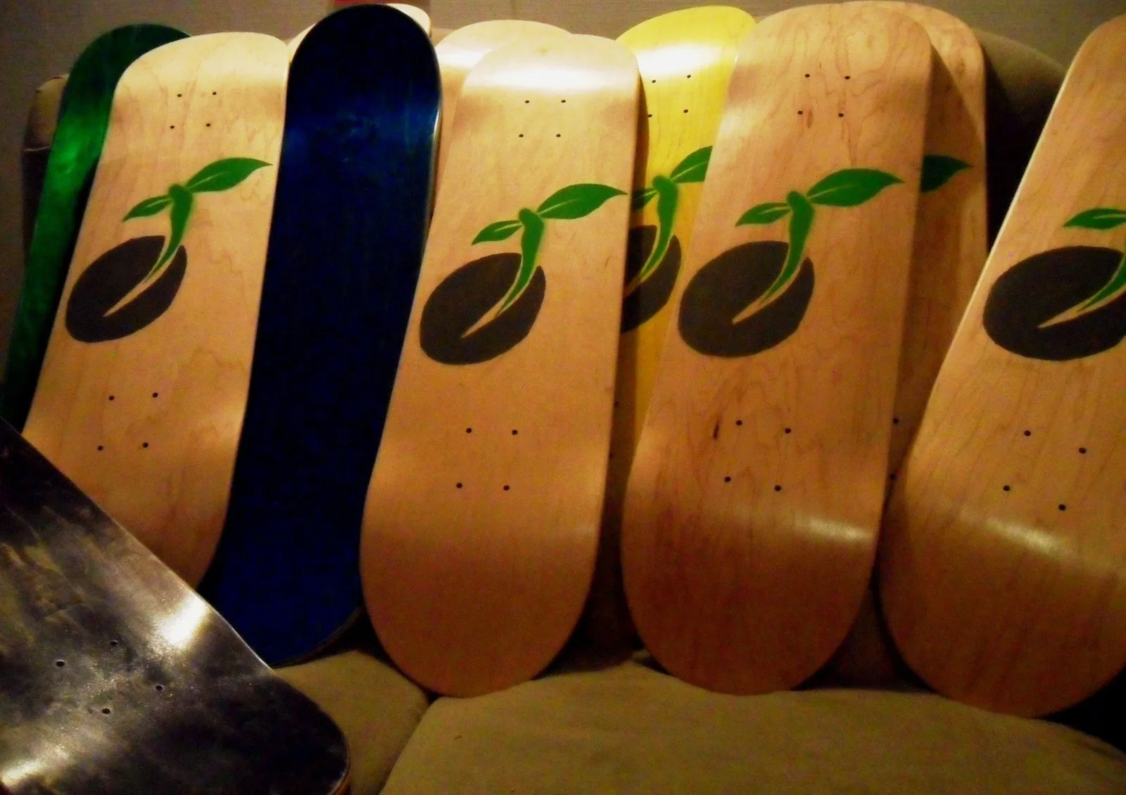 Tablas Semillero clásicas de maple con el logo de la semilla
